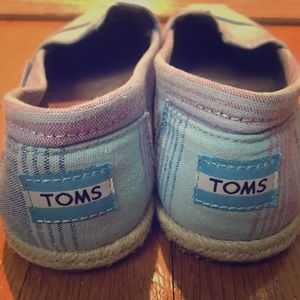 Toms classic shoes-like new!